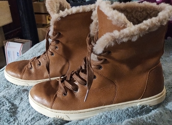 UGG Shoes - Ugg high top sneaker size 10 womens